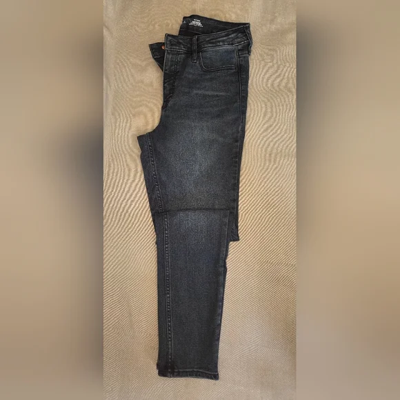 NWOT Old Navy High-Rise Rockstar Super Skinny Jeans - Dark Blue - Size 6 Short - Picture 1 of 2